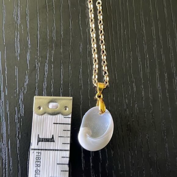 Handmade Shell Pendant Necklace - Picture 4 of 6